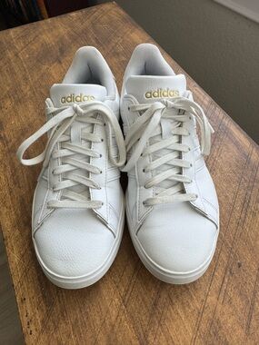 Adidas cloud foam comfort white sneakers size 7.5